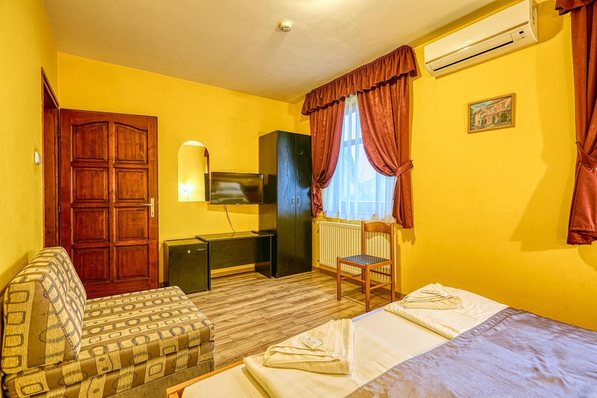 Pihenokereszt Panzio Bed & Breakfast Sopron Bagian luar foto